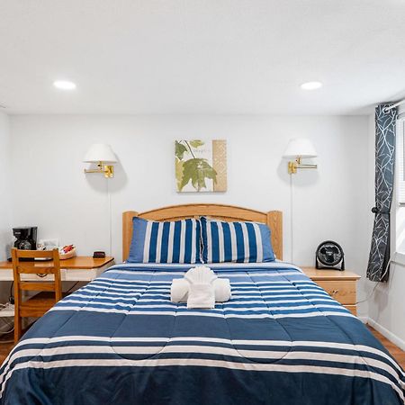 Motel South Arm Retreats East Jordan Esterno foto