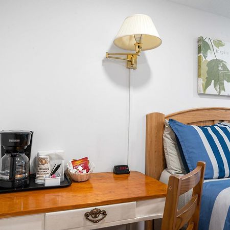 Motel South Arm Retreats East Jordan Esterno foto