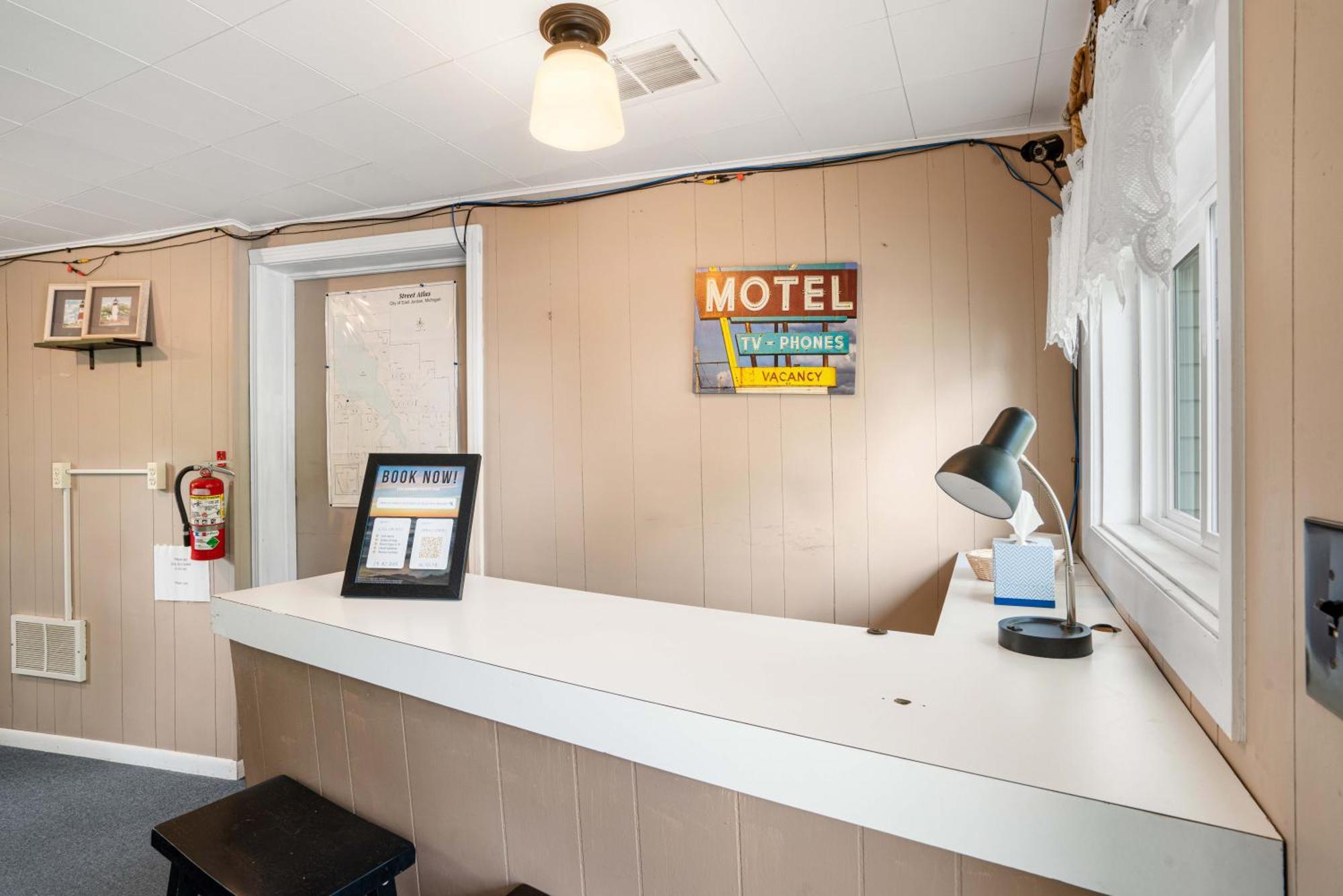 Motel South Arm Retreats East Jordan Esterno foto