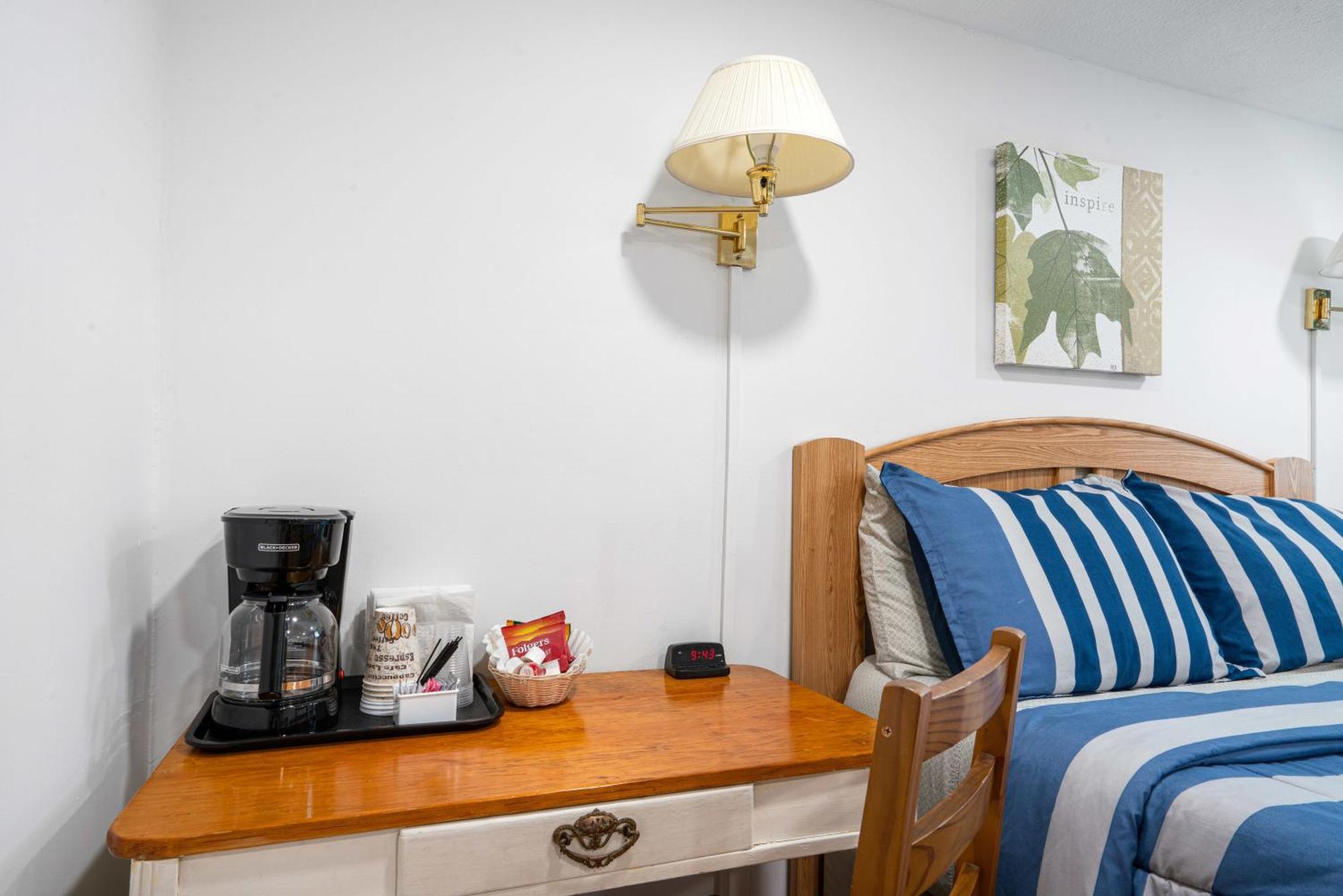 Motel South Arm Retreats East Jordan Esterno foto