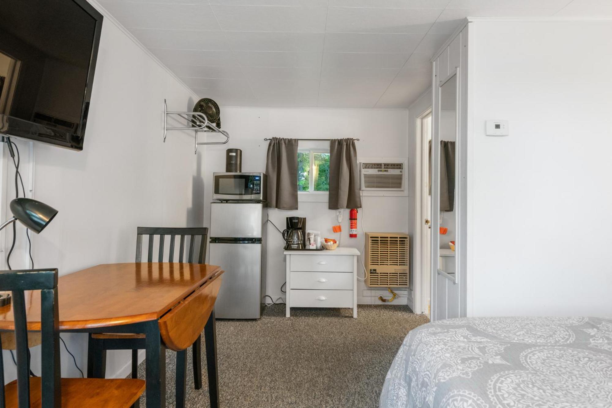 Motel South Arm Retreats East Jordan Esterno foto