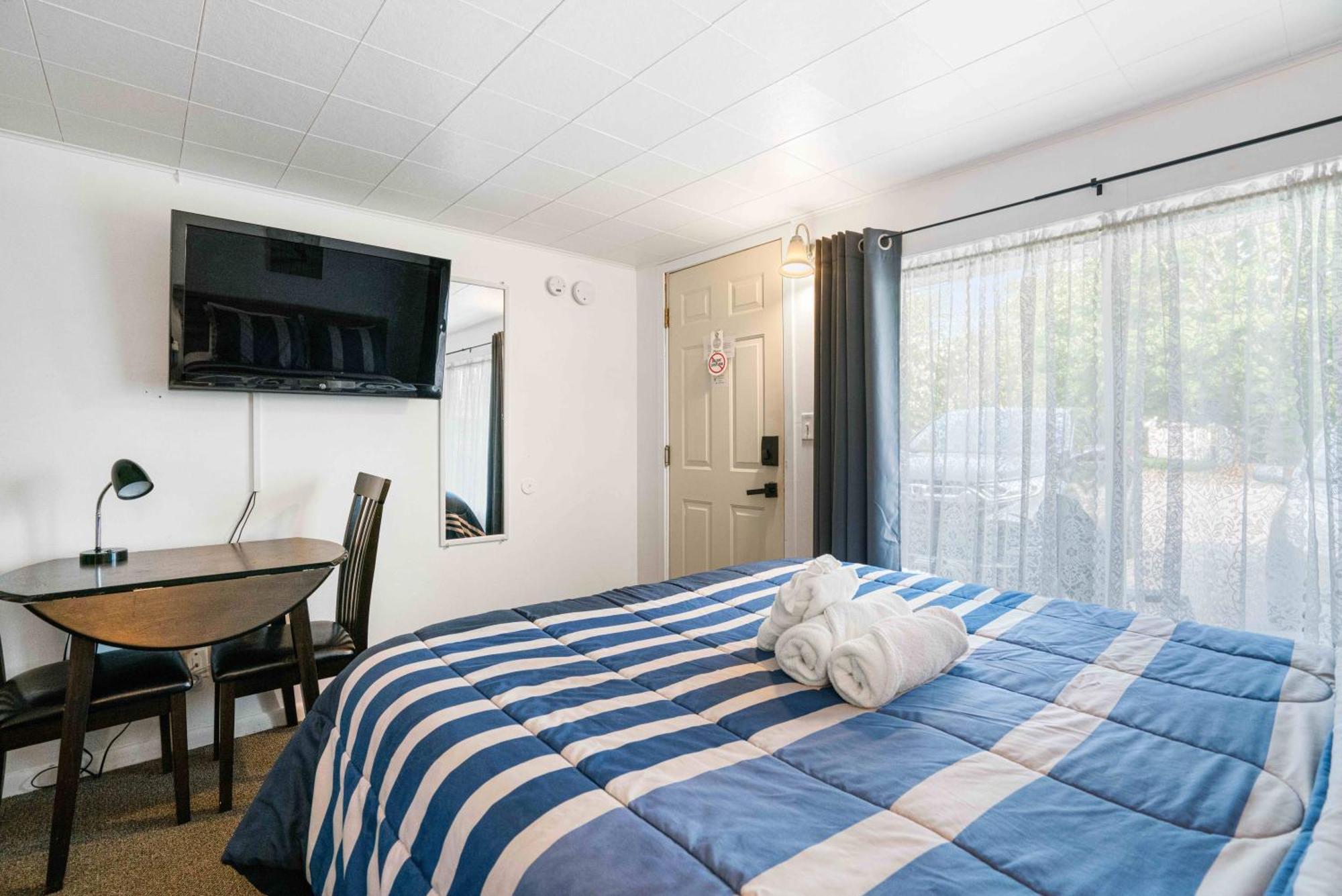 Motel South Arm Retreats East Jordan Esterno foto