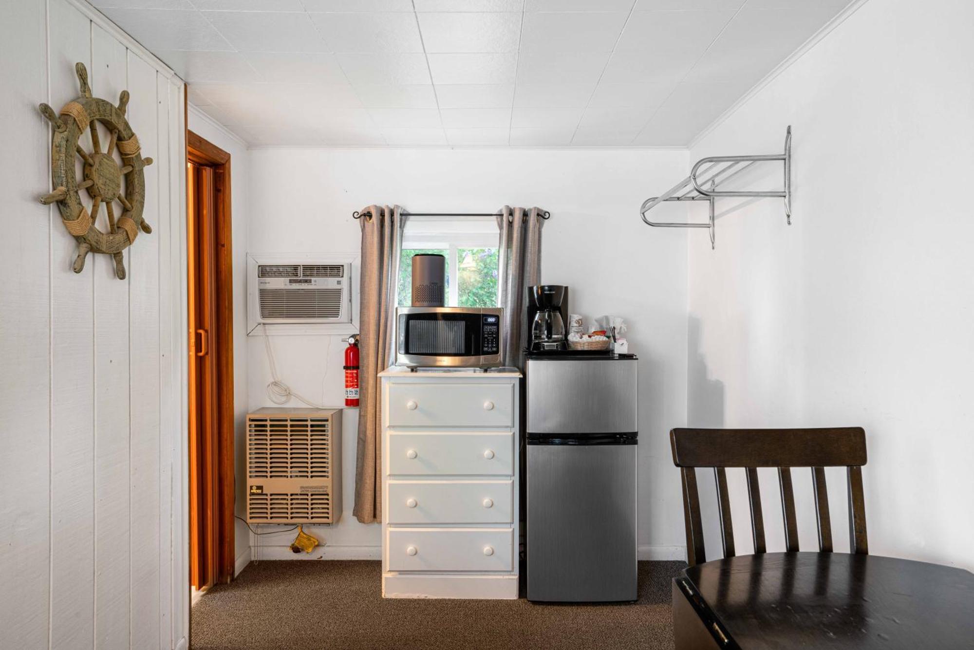 Motel South Arm Retreats East Jordan Esterno foto
