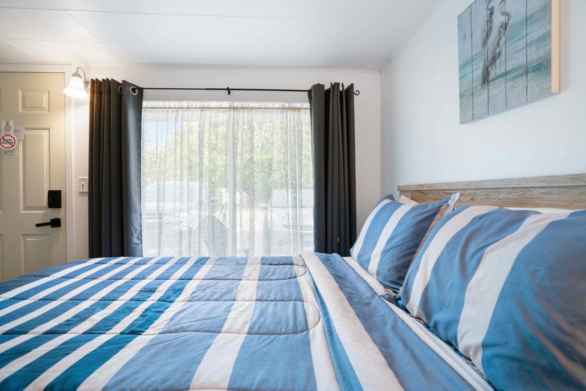 Motel South Arm Retreats East Jordan Esterno foto