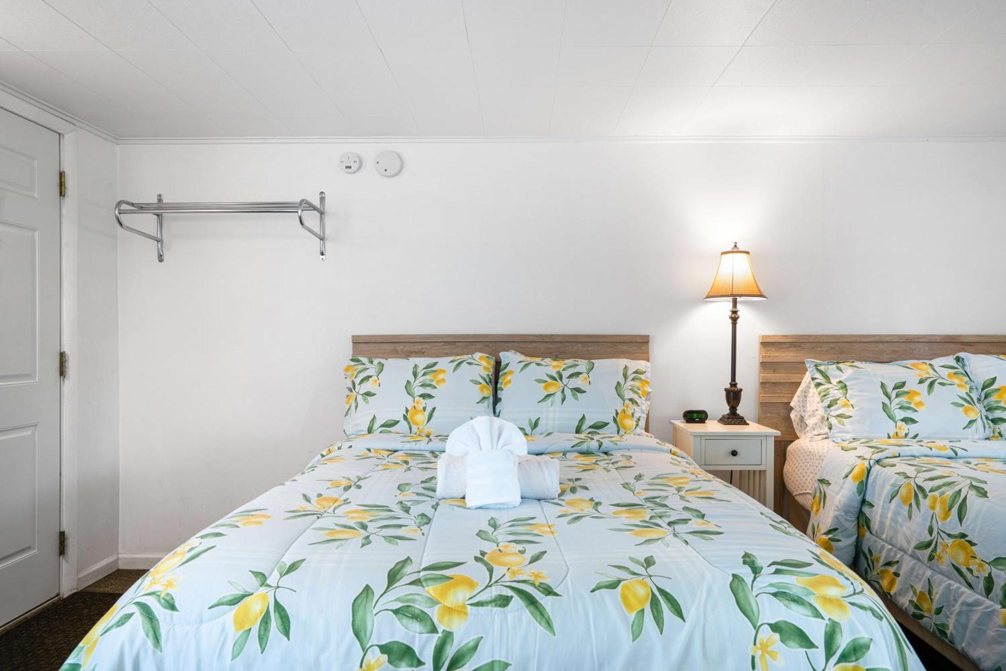 Motel South Arm Retreats East Jordan Esterno foto
