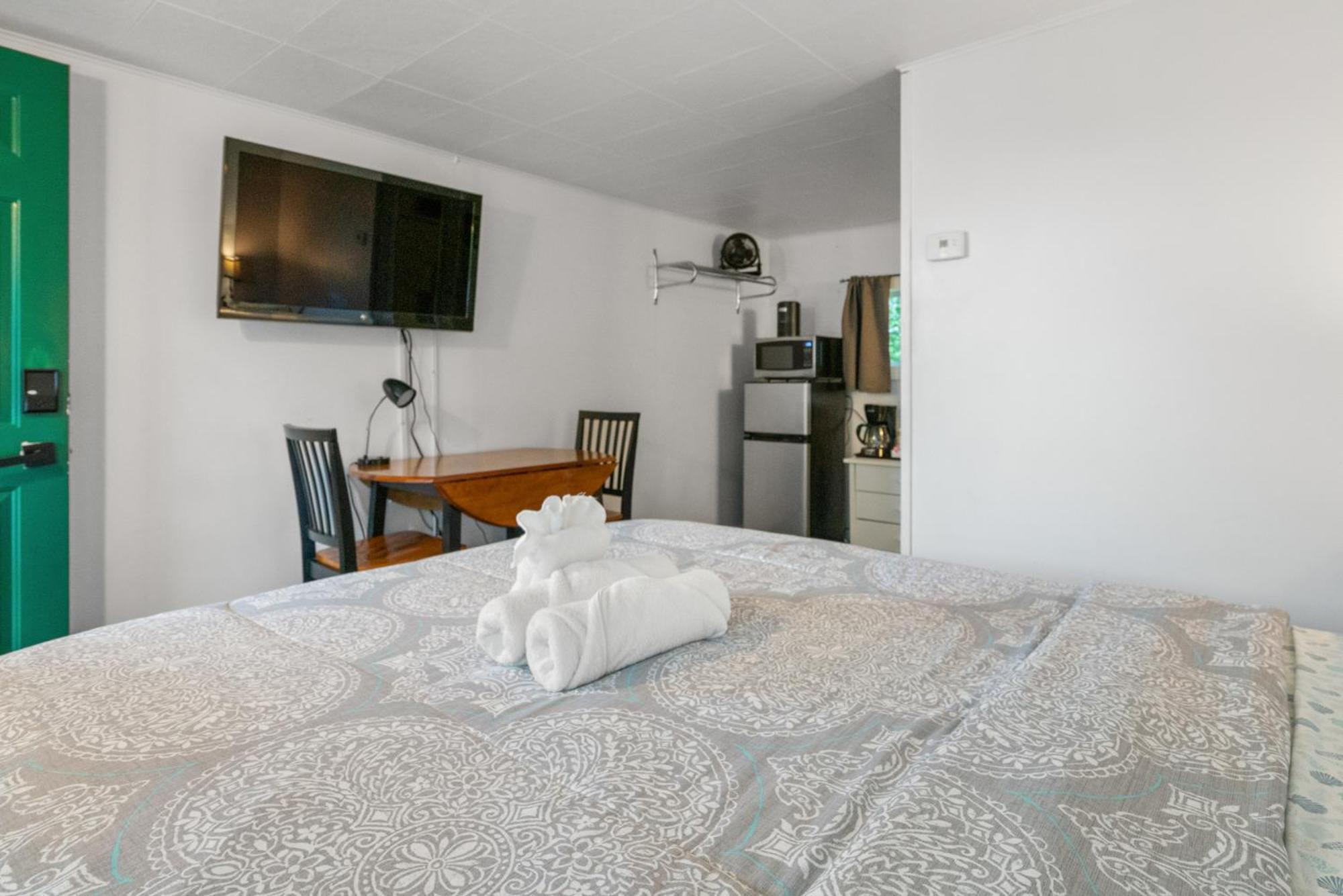 Motel South Arm Retreats East Jordan Esterno foto
