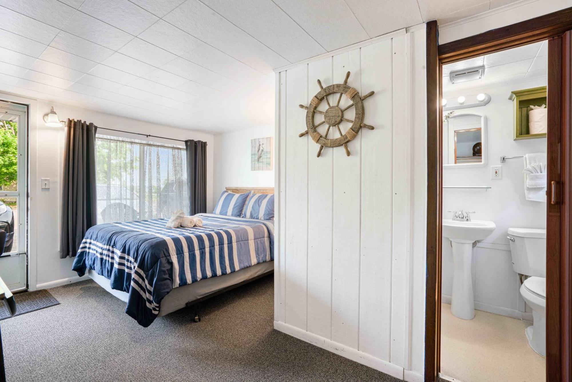 Motel South Arm Retreats East Jordan Esterno foto