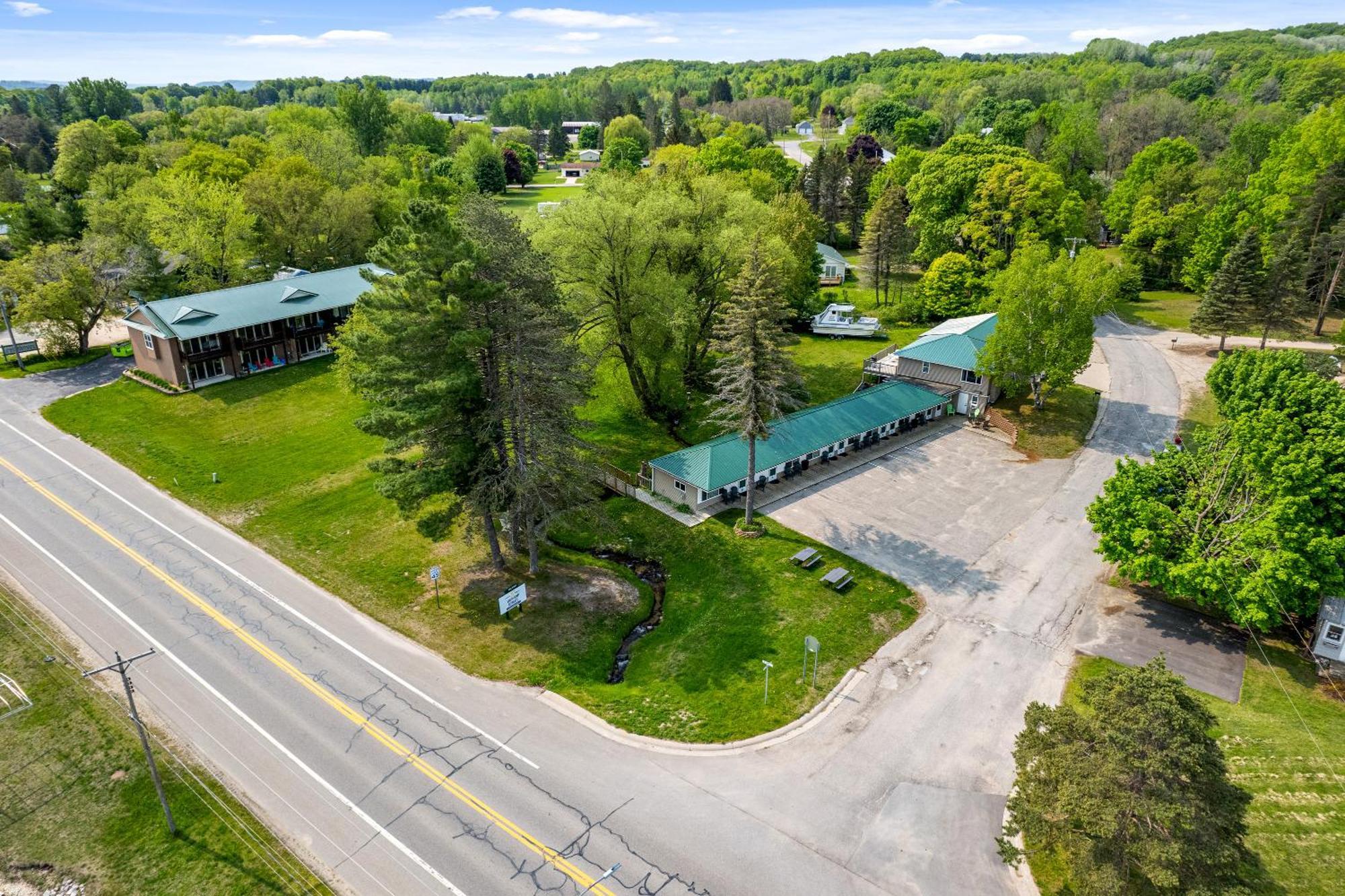 Motel South Arm Retreats East Jordan Esterno foto