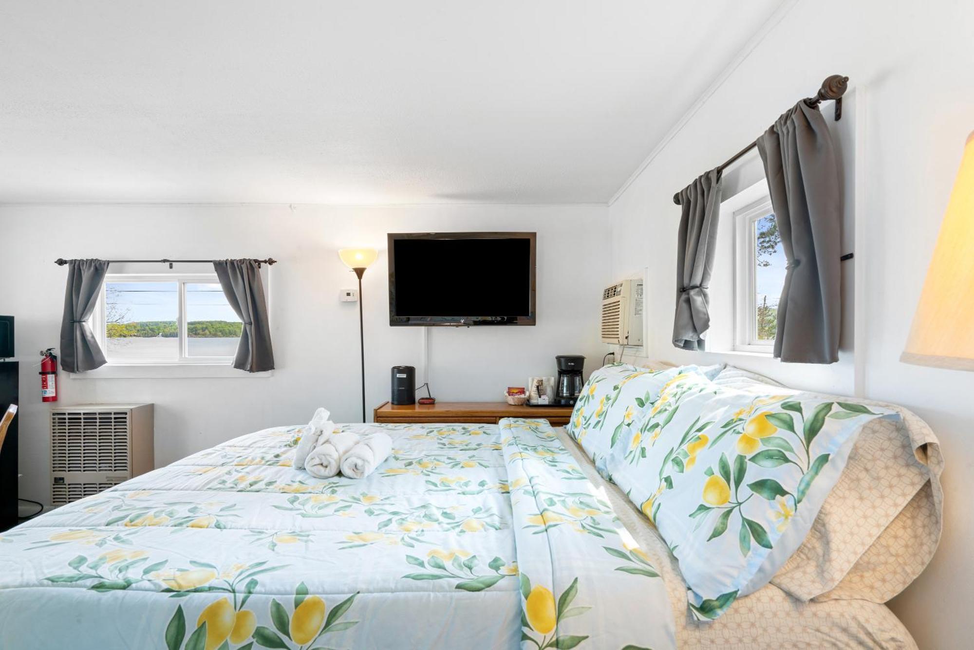 Motel South Arm Retreats East Jordan Esterno foto