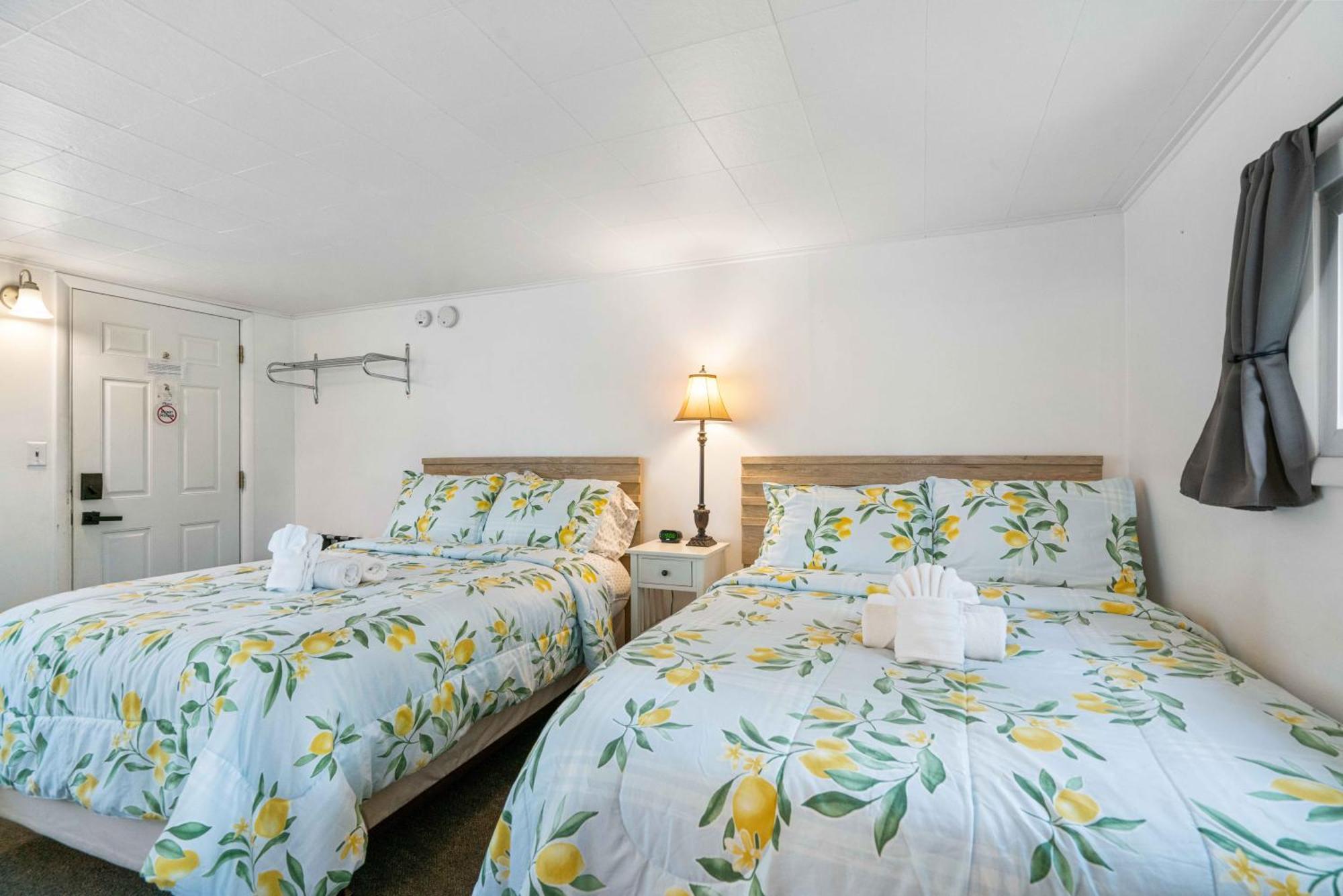 Motel South Arm Retreats East Jordan Esterno foto