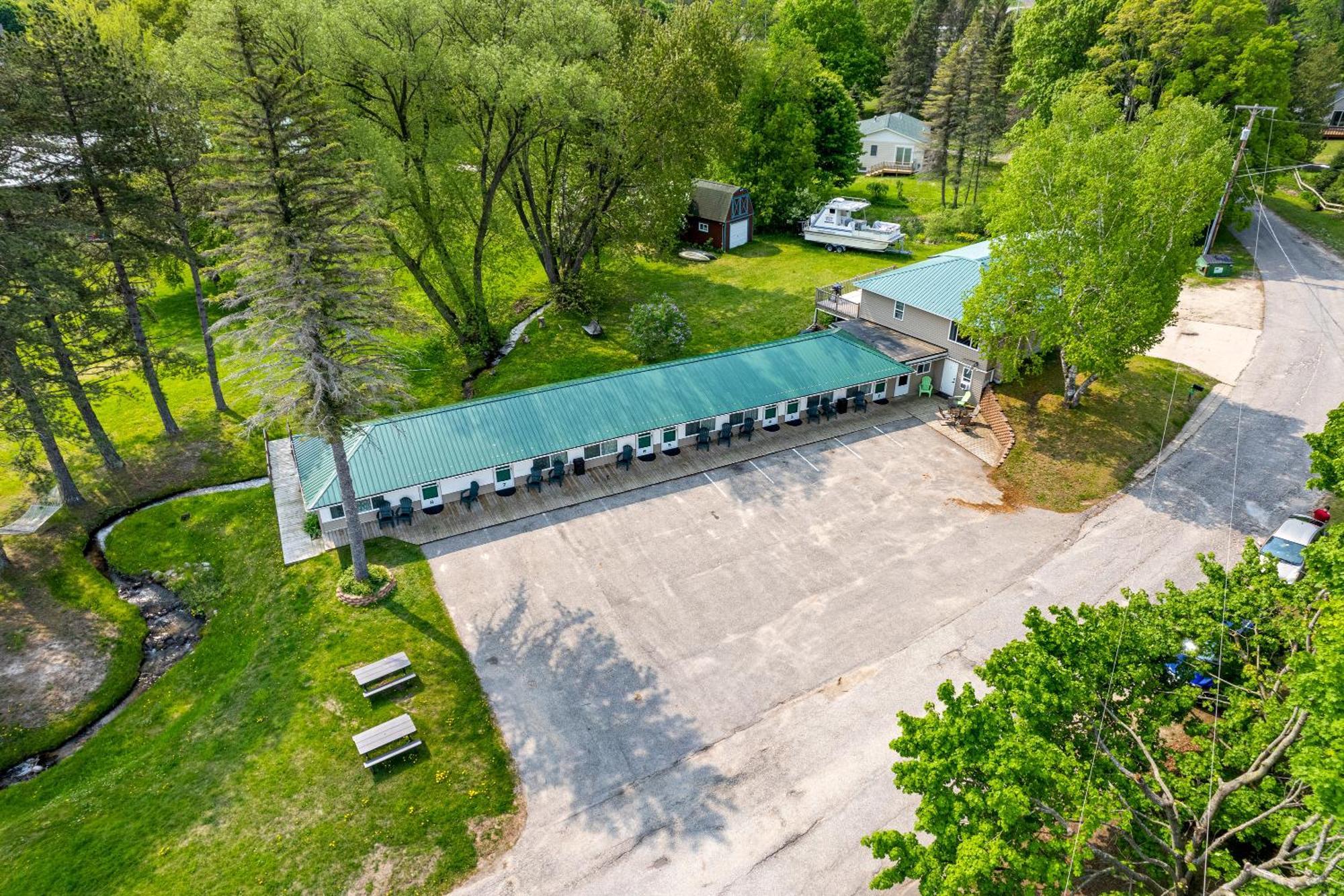 Motel South Arm Retreats East Jordan Esterno foto