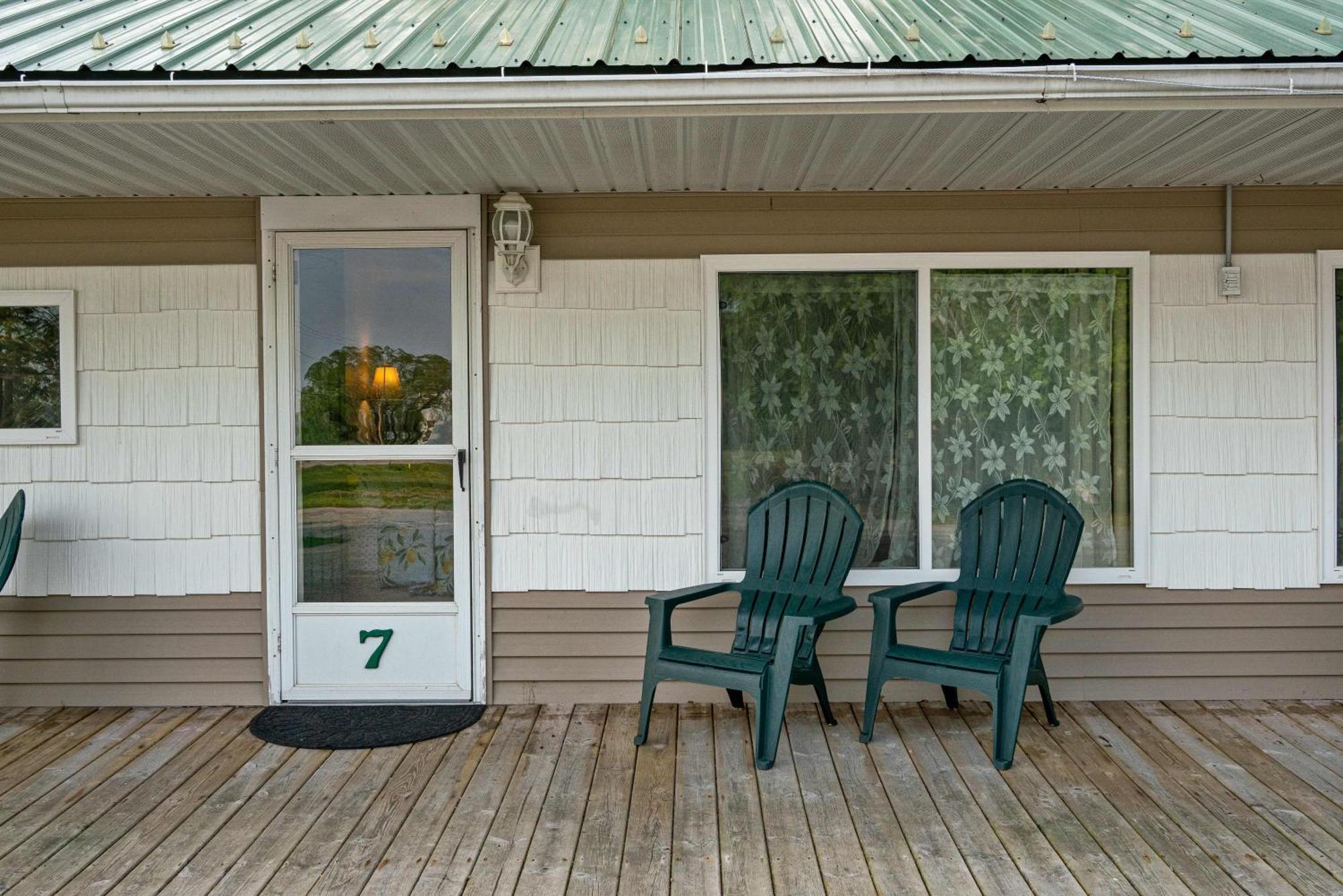 Motel South Arm Retreats East Jordan Esterno foto