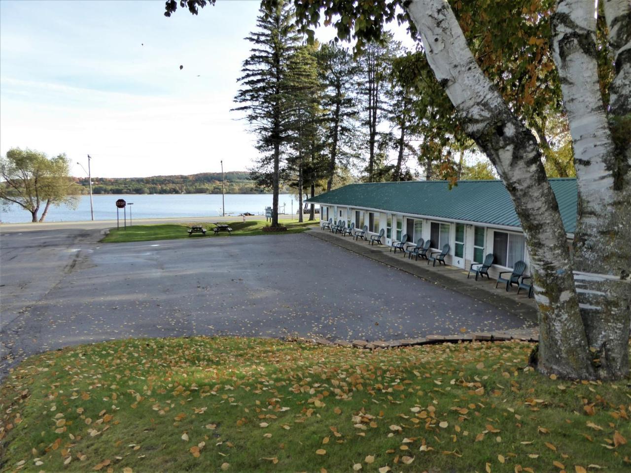 Motel South Arm Retreats East Jordan Esterno foto